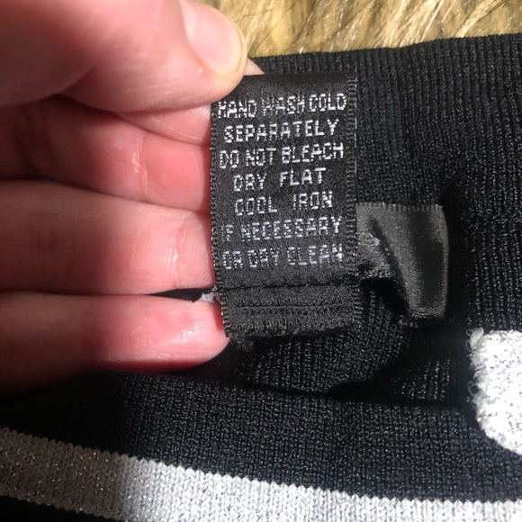 Cable and Gauge Med knit sweater with silver bow - Picture 7 of 7